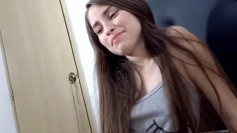 Novinha descarada dando para o primo mais velho