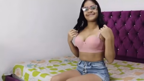 Novinha caiu na lábia do amigo do irmão e fez sexo com ele